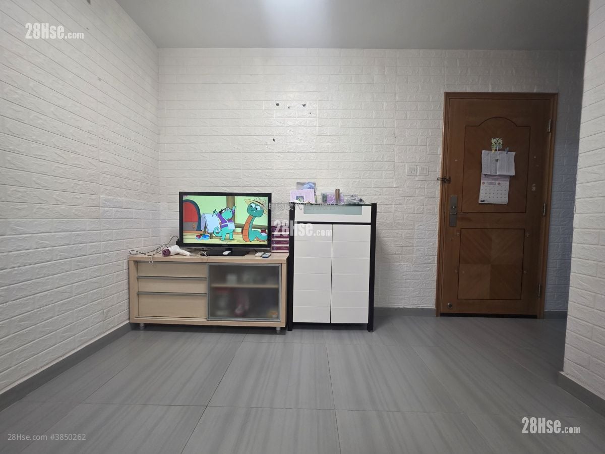 Ching Wah Court Sell 2 Bedrooms , 1 Bathroom 401 ft²