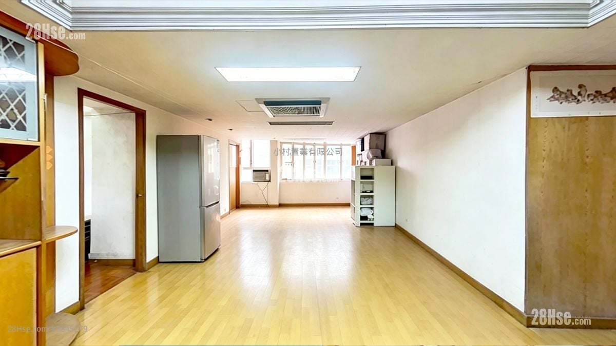 living room: Kiu Hing Mansion Sell 3 Bedrooms , 2 Bathrooms 1,109 ft²