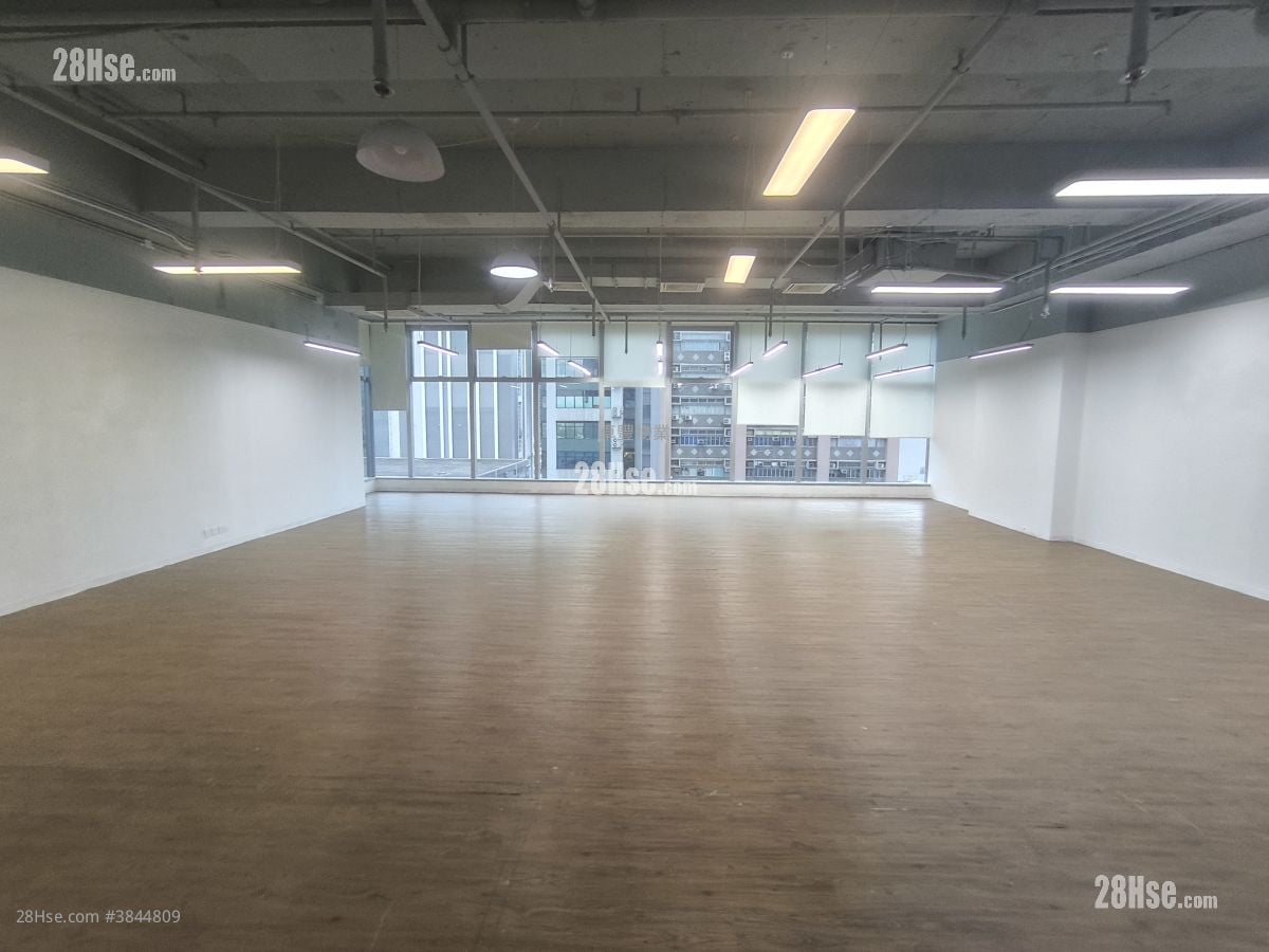 Ford Glory Plaza Rental Studio 1,400 ft²