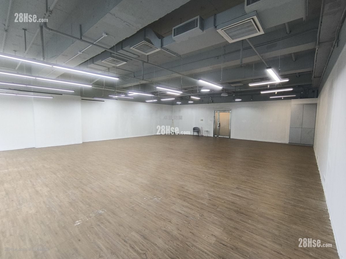 Ford Glory Plaza Rental Studio 1,400 ft²