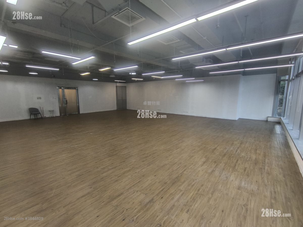 Ford Glory Plaza Rental Studio 1,400 ft²