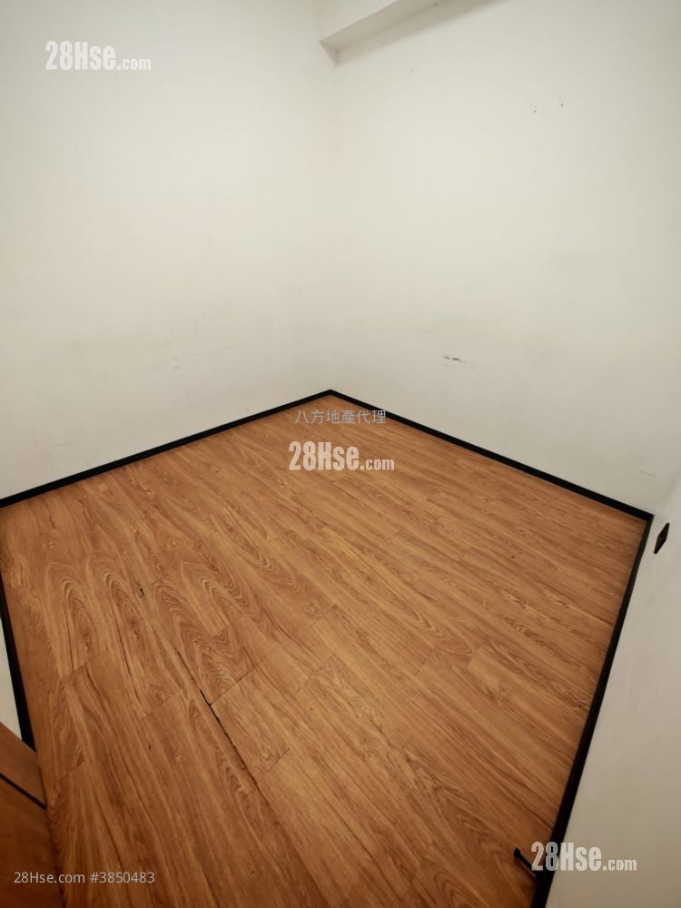 Wing Hin Factory Building Rental Studio 81 ft²