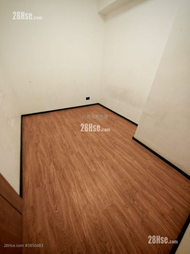 Wing Hin Factory Building Rental Studio 81 ft²