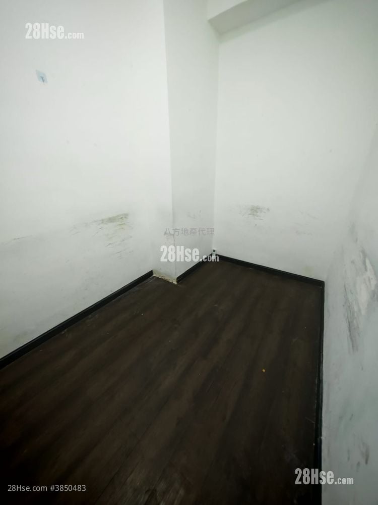 Wing Hin Factory Building Rental Studio 81 ft²