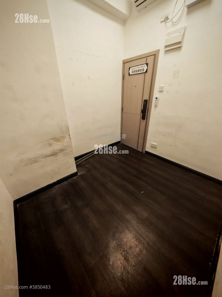 Wing Hin Factory Building Rental Studio 81 ft²