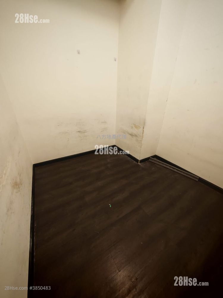 Wing Hin Factory Building Rental Studio 81 ft²