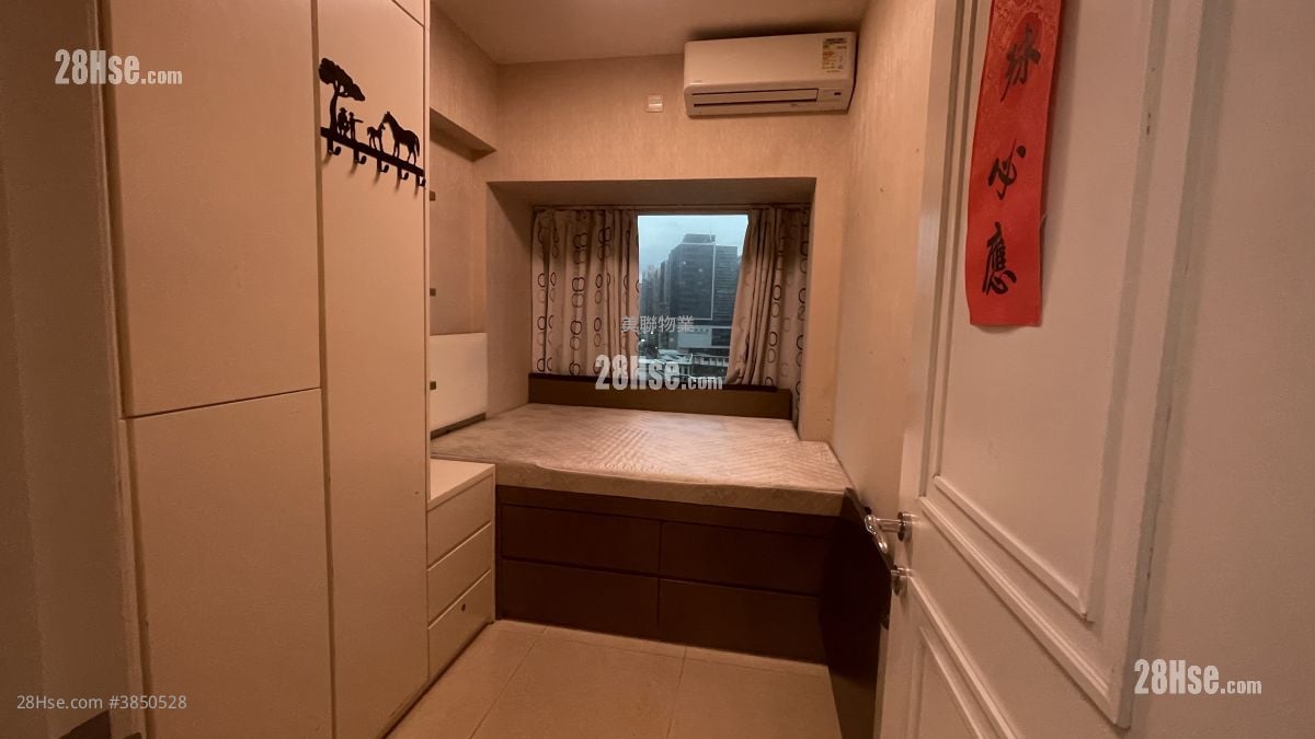 Metro Town Sell 4 Bedrooms , 3 Bathrooms 888 ft²
