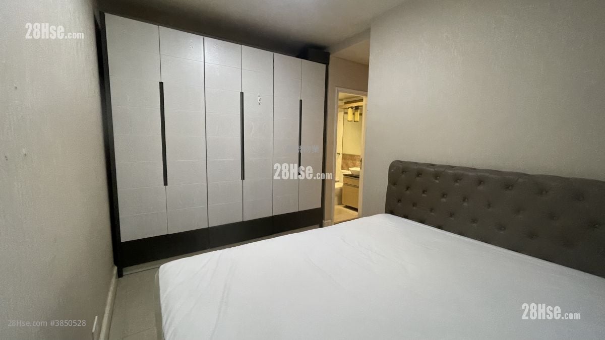 Metro Town Sell 4 Bedrooms , 3 Bathrooms 888 ft²