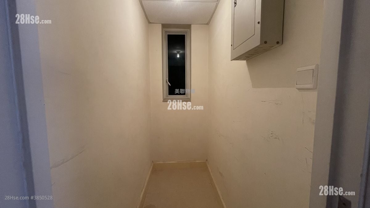 Metro Town Sell 4 Bedrooms , 3 Bathrooms 888 ft²