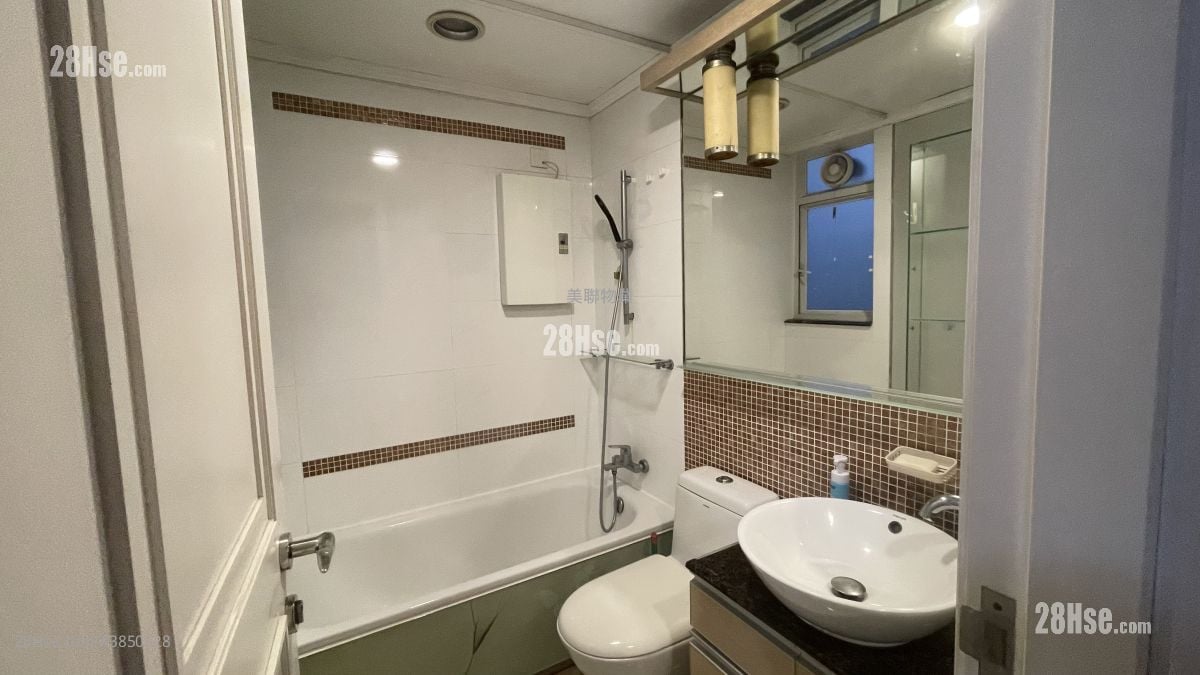 Metro Town Sell 4 Bedrooms , 3 Bathrooms 888 ft²