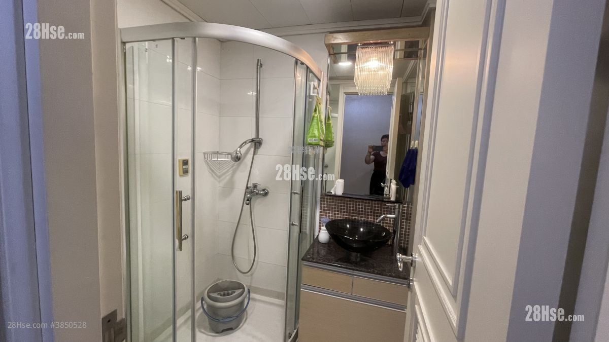 Metro Town Sell 4 Bedrooms , 3 Bathrooms 888 ft²