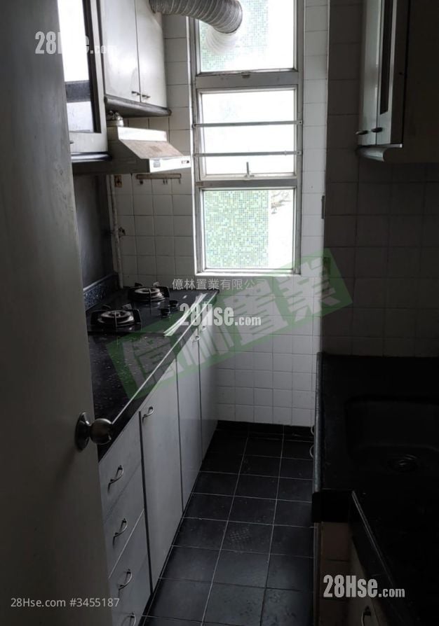 Hong Pak Court Sell 3 Bedrooms , 1 Bathroom 554 ft²