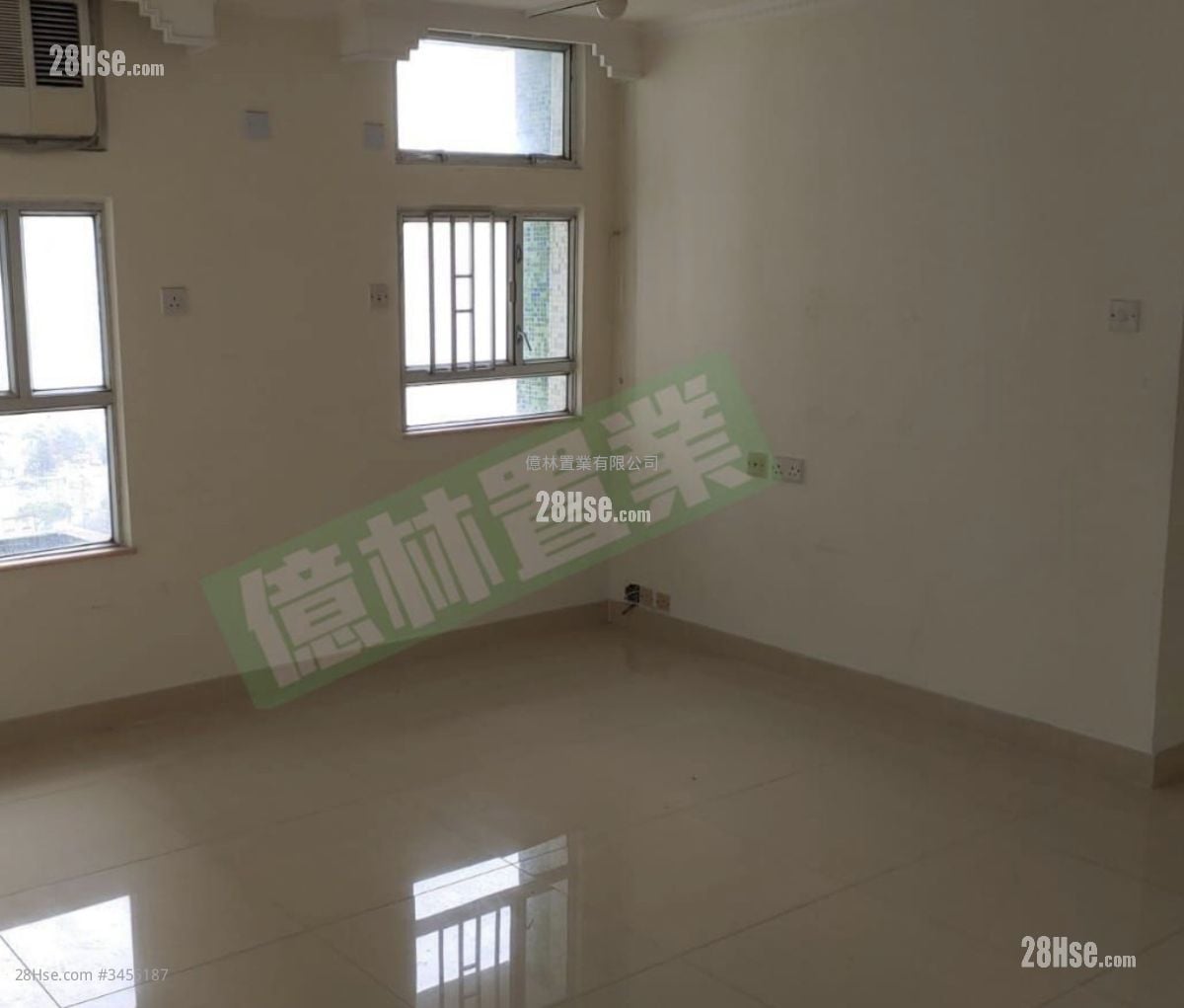 Hong Pak Court Sell 3 Bedrooms , 1 Bathroom 554 ft²
