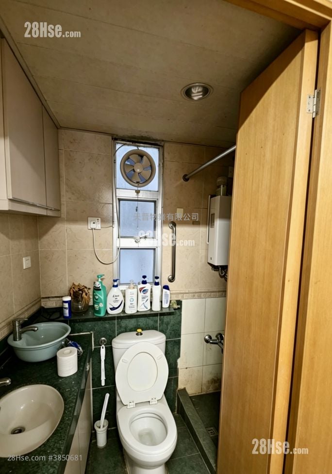 Sunshine Plaza Sell 2 Bedrooms , 1 Bathroom 327 ft²