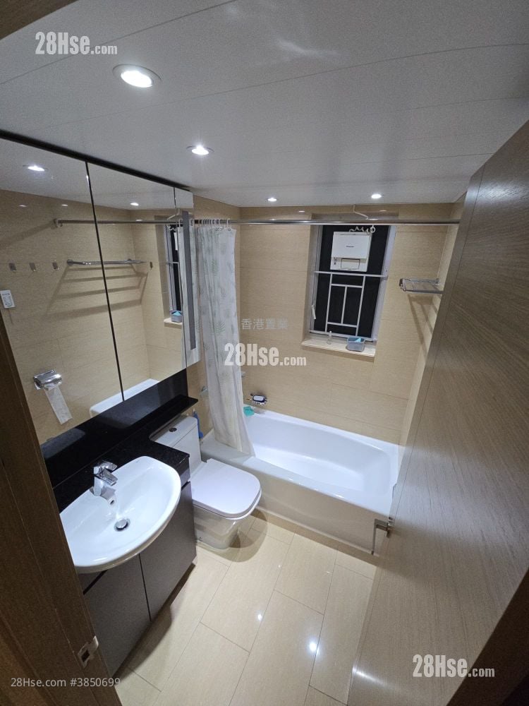 Banyan Garden Rental 3 Bedrooms , 2 Bathrooms 719 ft²