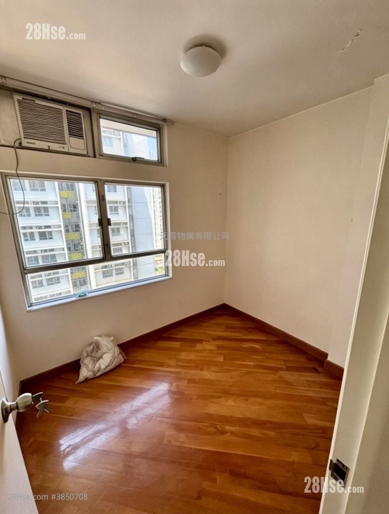 Whampoa Garden Sell 2 Bedrooms , 1 Bathroom 389 ft²