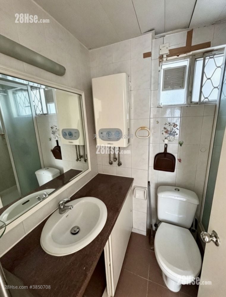 Whampoa Garden Sell 2 Bedrooms , 1 Bathroom 389 ft²