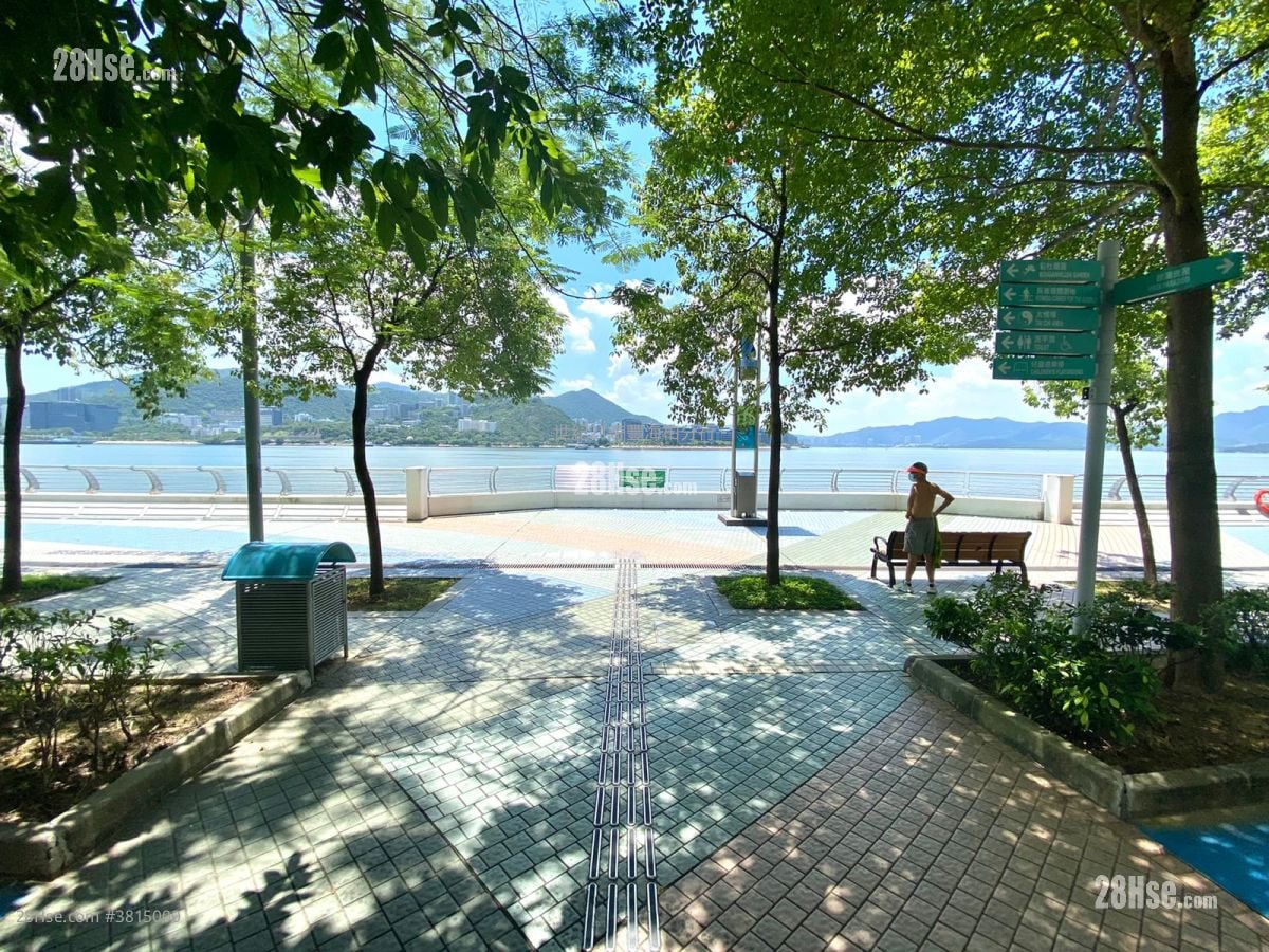 Kam Fung Court Sell 3 Bedrooms , 1 Bathroom 604 ft²