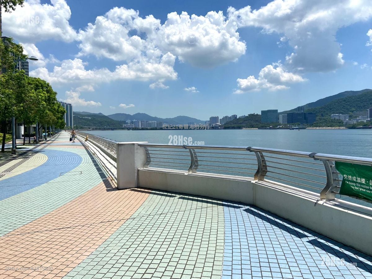 Kam Fung Court Sell 3 Bedrooms , 1 Bathroom 604 ft²