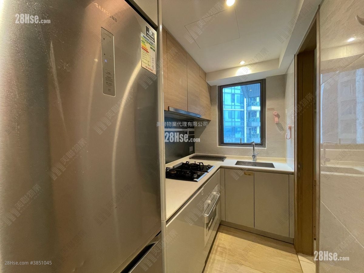 Solaria Rental 3 Bedrooms , 2 Bathrooms 696 ft²