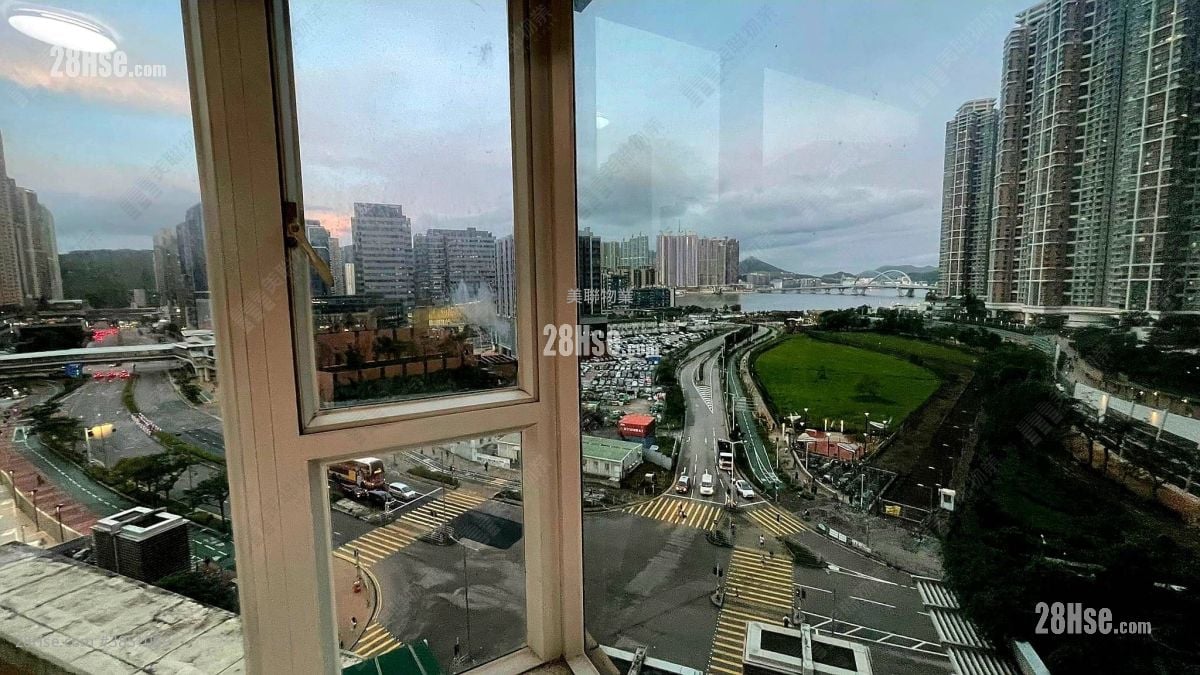 都會駅 售盤 4 房 , 2 浴室 888 平方呎