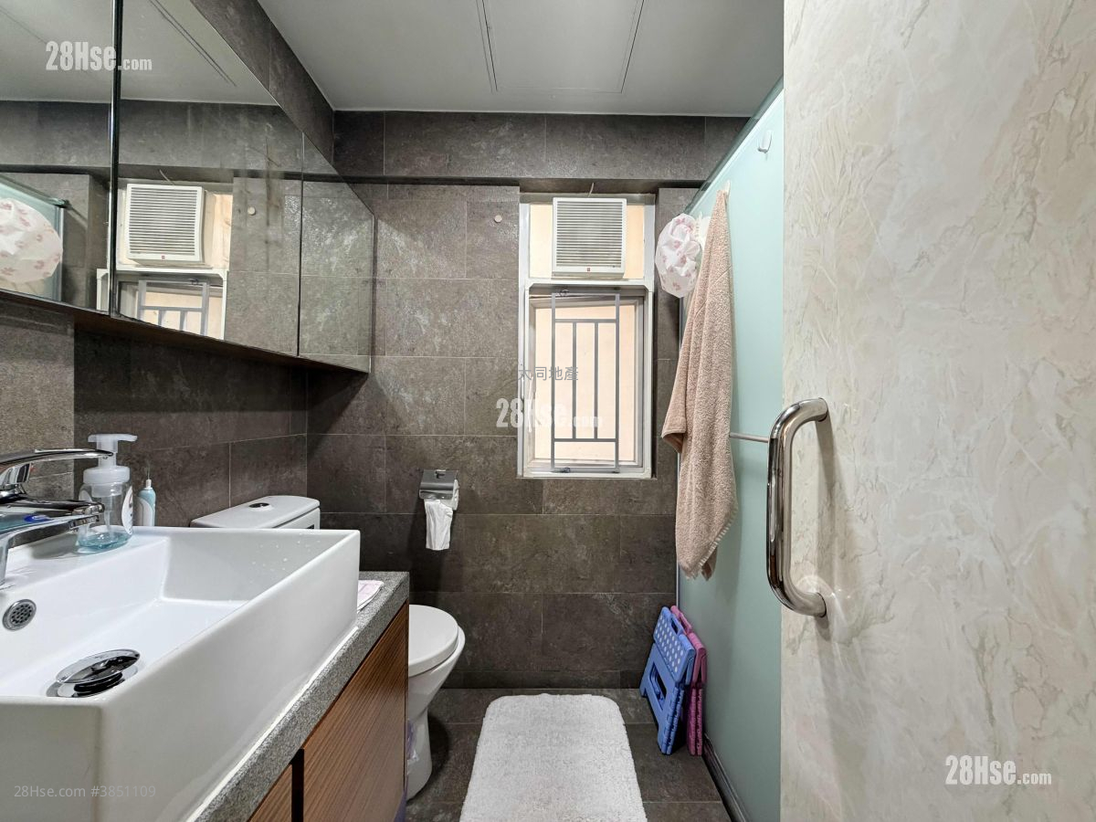 Mei Foo Sun Chuen Sell 3 Bedrooms , 2 Bathrooms 885 ft²