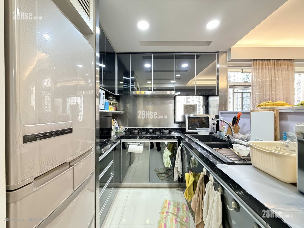 Mei Foo Sun Chuen Sell 3 Bedrooms , 2 Bathrooms 885 ft²