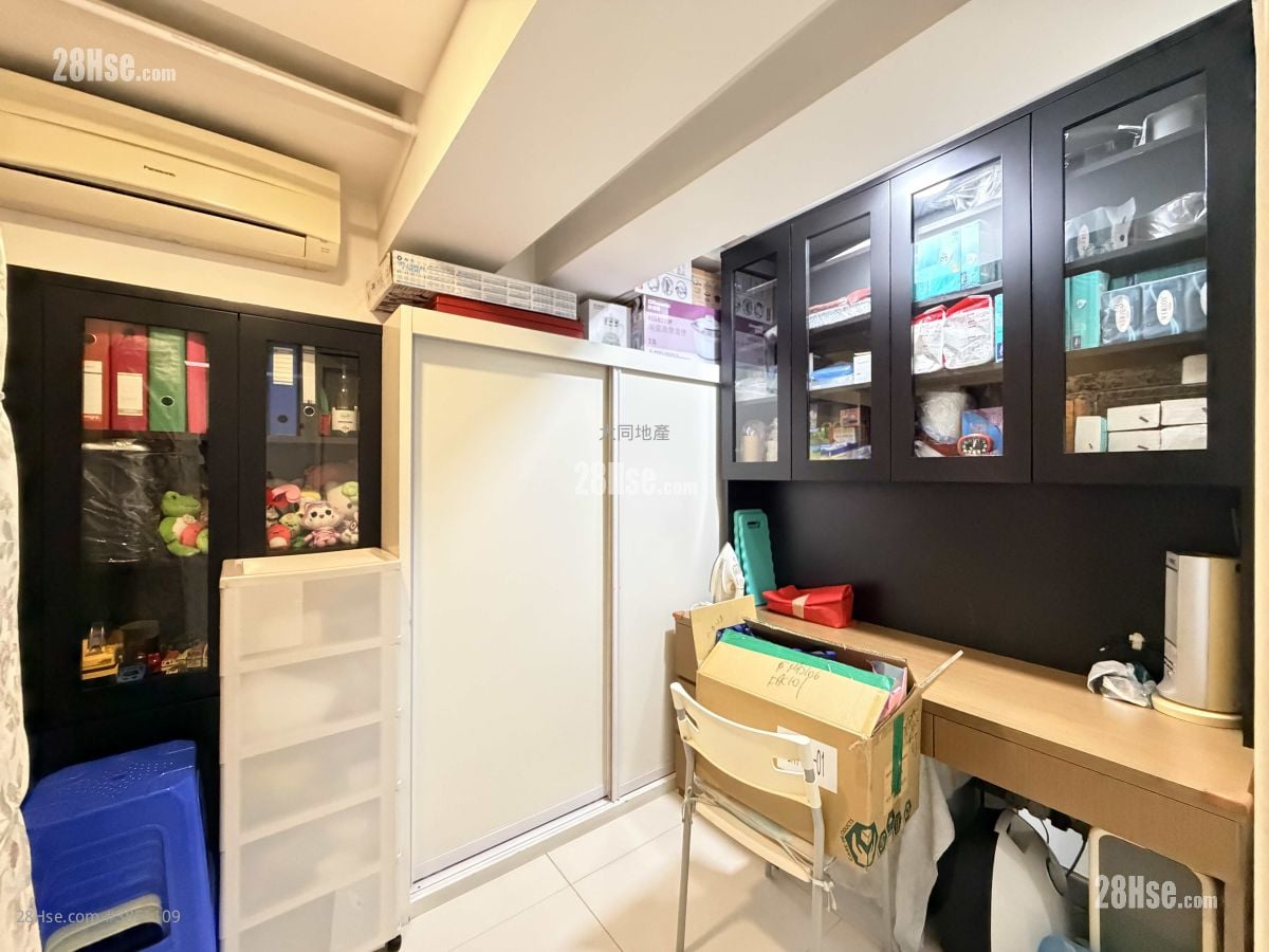 Mei Foo Sun Chuen Sell 3 Bedrooms , 2 Bathrooms 885 ft²