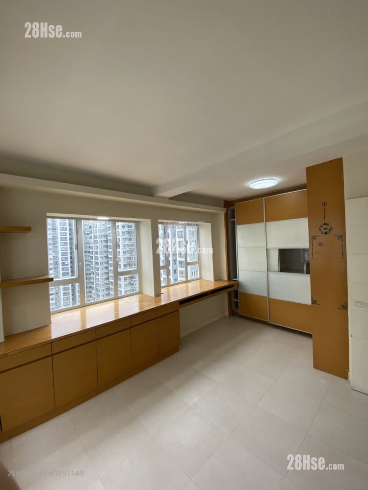 Lucky Plaza Sell 2 Bedrooms , 1 Bathroom 443 ft²