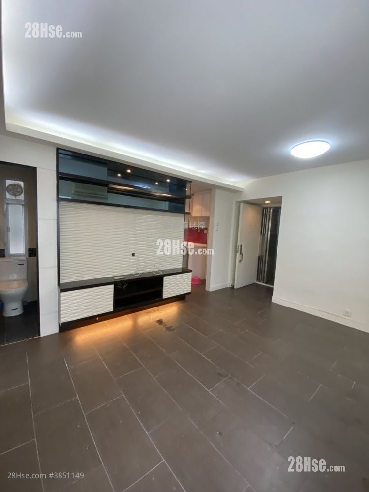 Lucky Plaza Sell 2 Bedrooms , 1 Bathroom 443 ft²