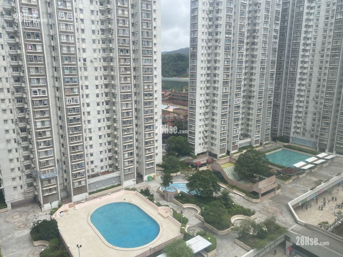 Lucky Plaza Sell 2 Bedrooms , 1 Bathroom 443 ft²