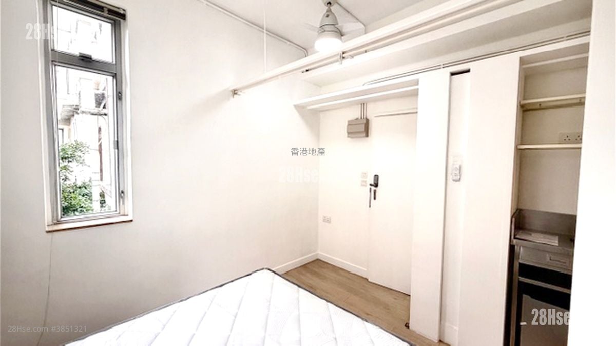 Lan Fong Road Rental Studio , 1 Bathroom 185 ft²