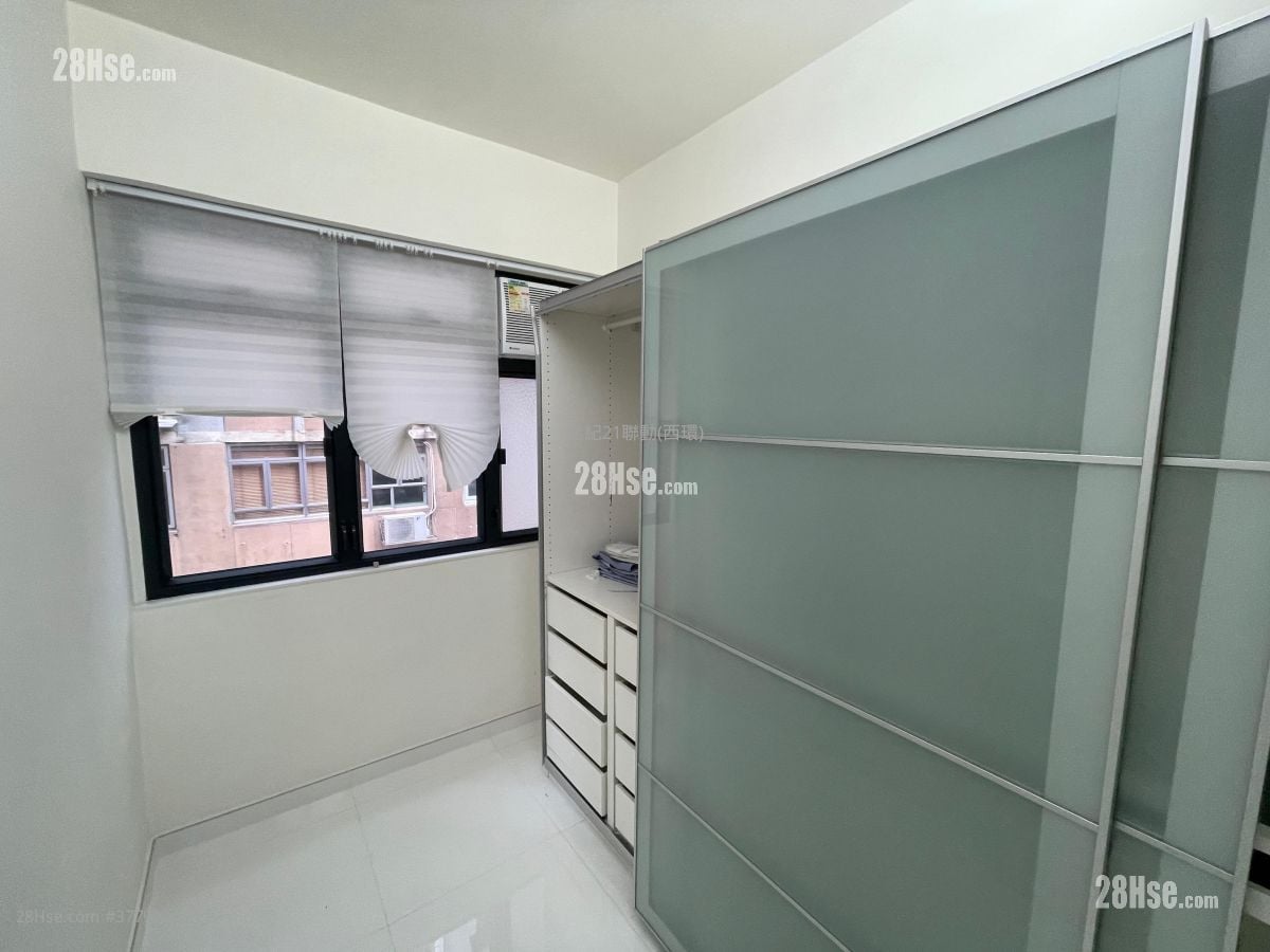 Kamcourt Building Sell 2 Bedrooms , 1 Bathroom 355 ft²