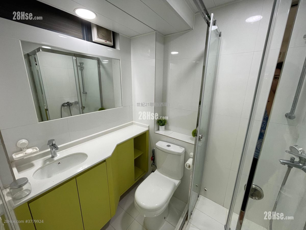 Kamcourt Building Sell 2 Bedrooms , 1 Bathroom 355 ft²