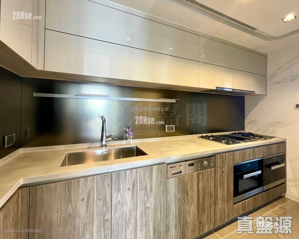 Upper River Bank Rental 4 Bedrooms , 3 Bathrooms 1,072 ft²