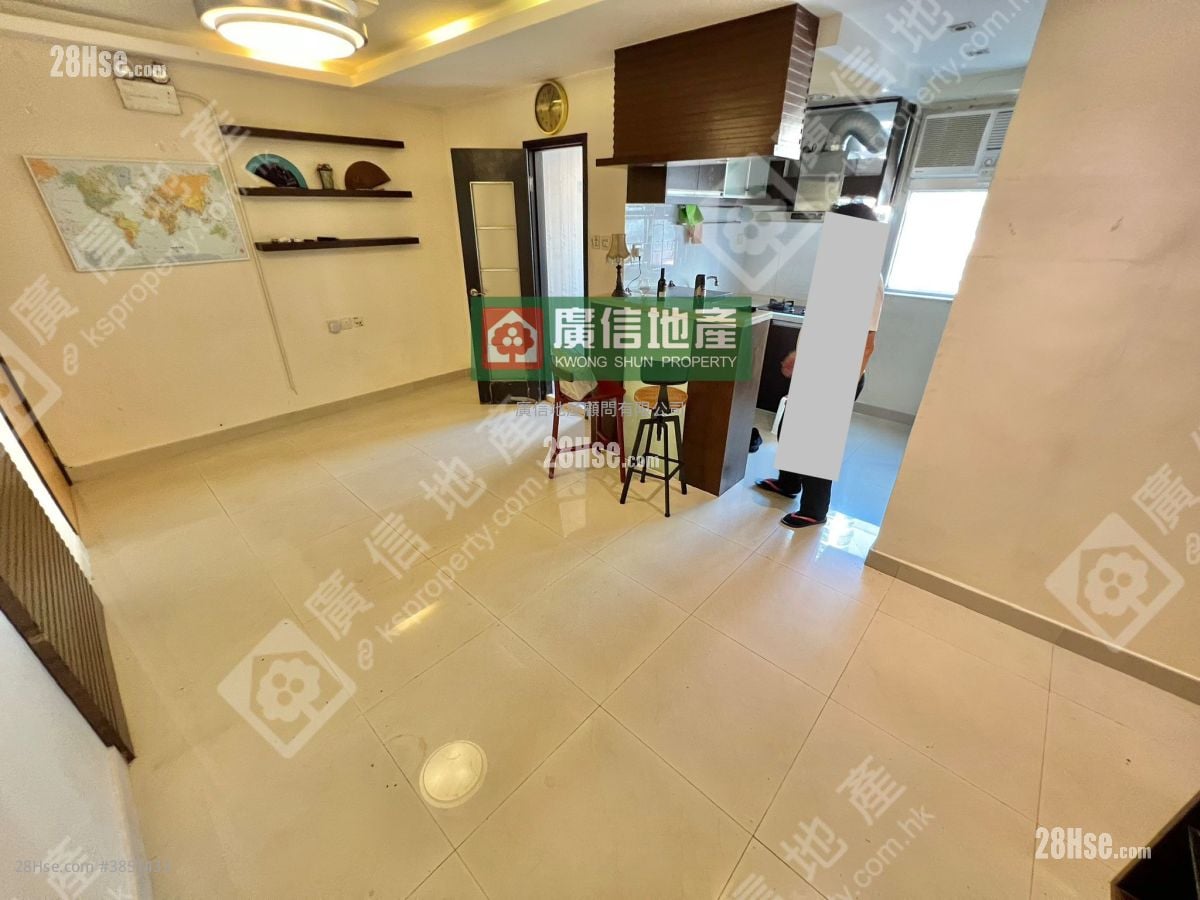 Shun Hing Building Sell 2 Bedrooms , 1 Toilet 383 ft²