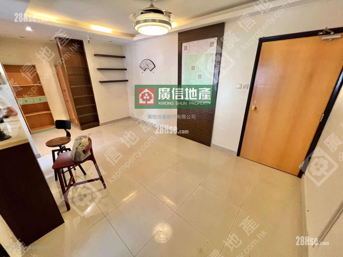Shun Hing Building Sell 2 Bedrooms , 1 Toilet 383 ft²