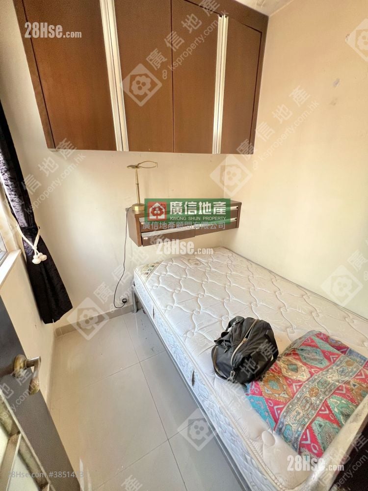 Shun Hing Building Sell 2 Bedrooms , 1 Toilet 383 ft²