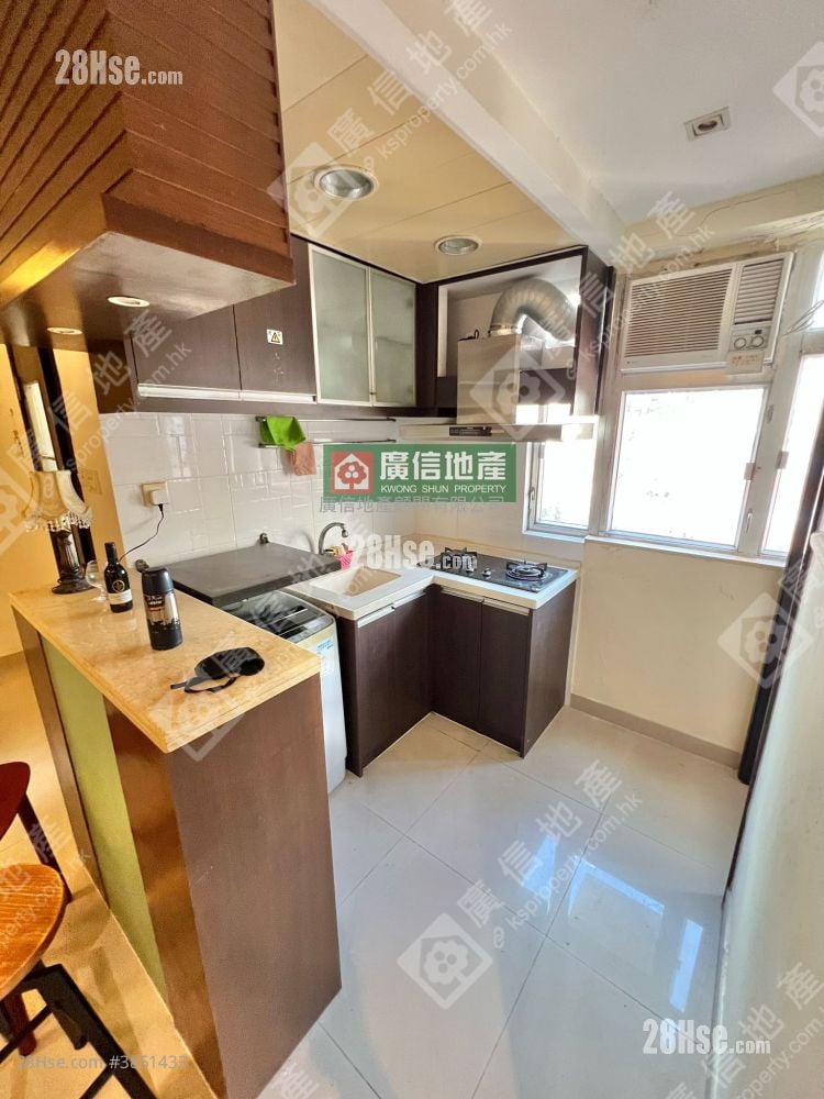 Shun Hing Building Sell 2 Bedrooms , 1 Toilet 383 ft²