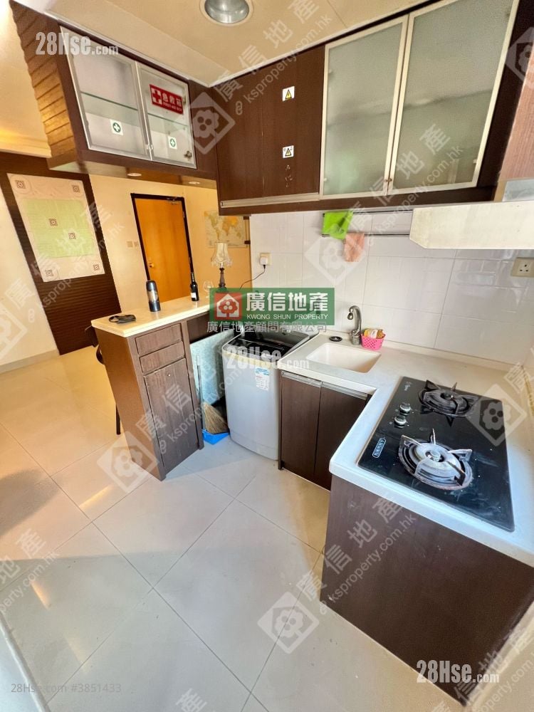 Shun Hing Building Sell 2 Bedrooms , 1 Toilet 383 ft²