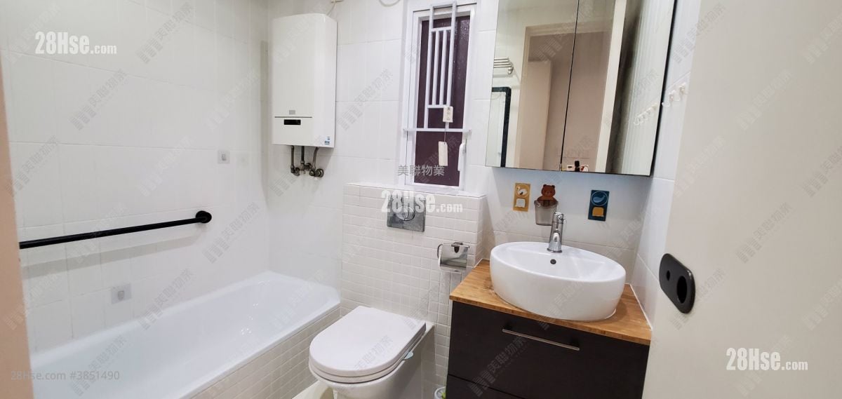 New Town Plaza Sell 3 Bedrooms , 2 Bathrooms 640 ft²