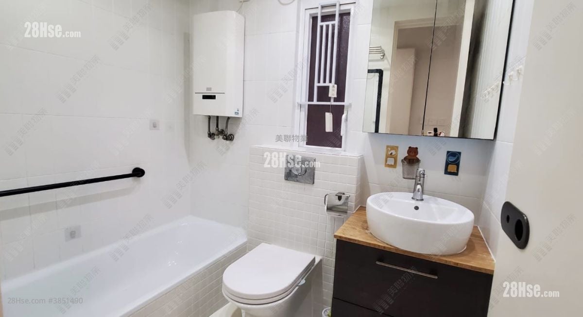 New Town Plaza Sell 3 Bedrooms , 2 Bathrooms 640 ft²