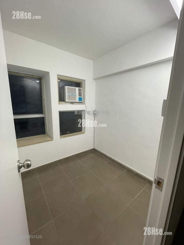 Hand Wai Court Sell 2 Bedrooms , 1 Bathroom 299 ft²