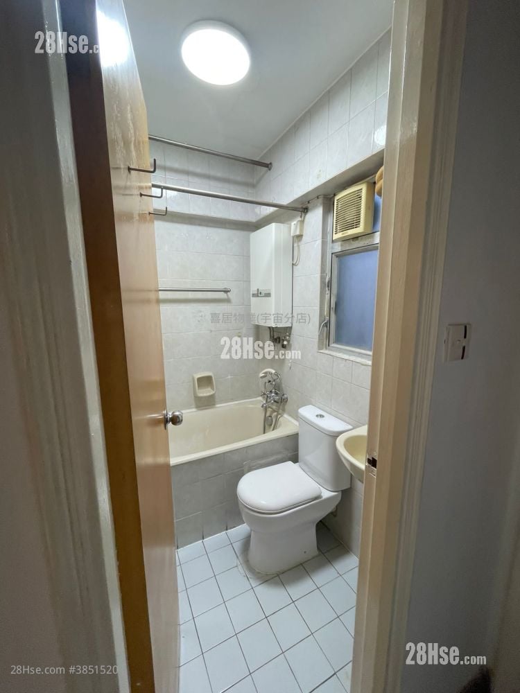 Hand Wai Court Sell 2 Bedrooms , 1 Bathroom 299 ft²