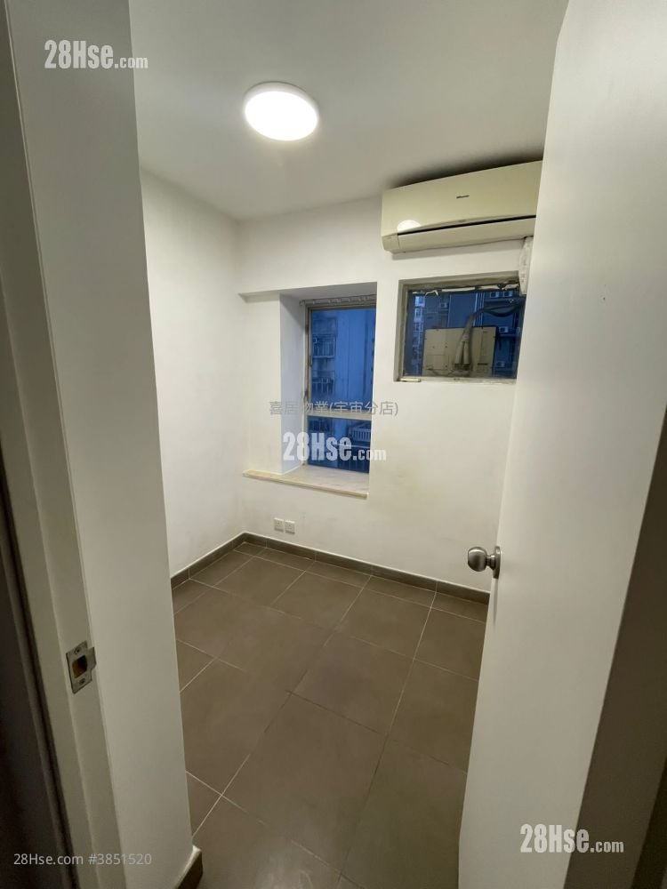 Hand Wai Court Sell 2 Bedrooms , 1 Bathroom 299 ft²