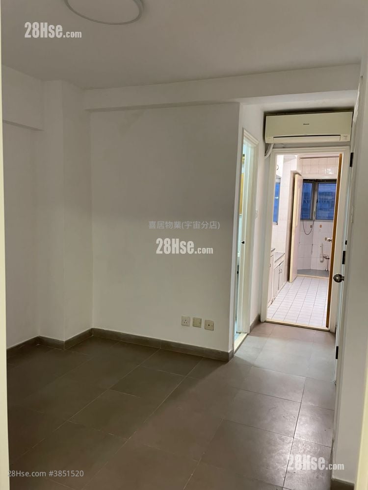 Hand Wai Court Sell 2 Bedrooms , 1 Bathroom 299 ft²