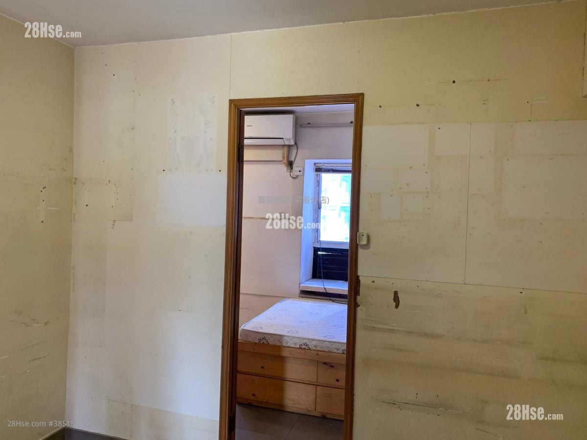 Hand Wai Court Sell 2 Bedrooms , 1 Bathroom 299 ft²