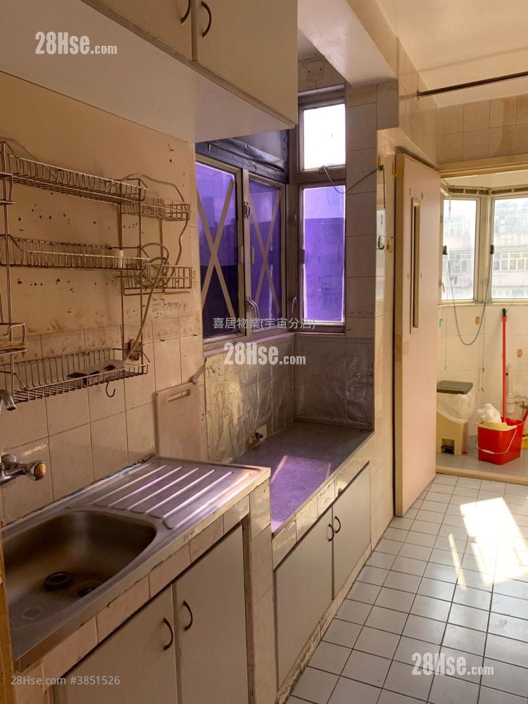 Hand Wai Court Sell 2 Bedrooms , 1 Bathroom 299 ft²