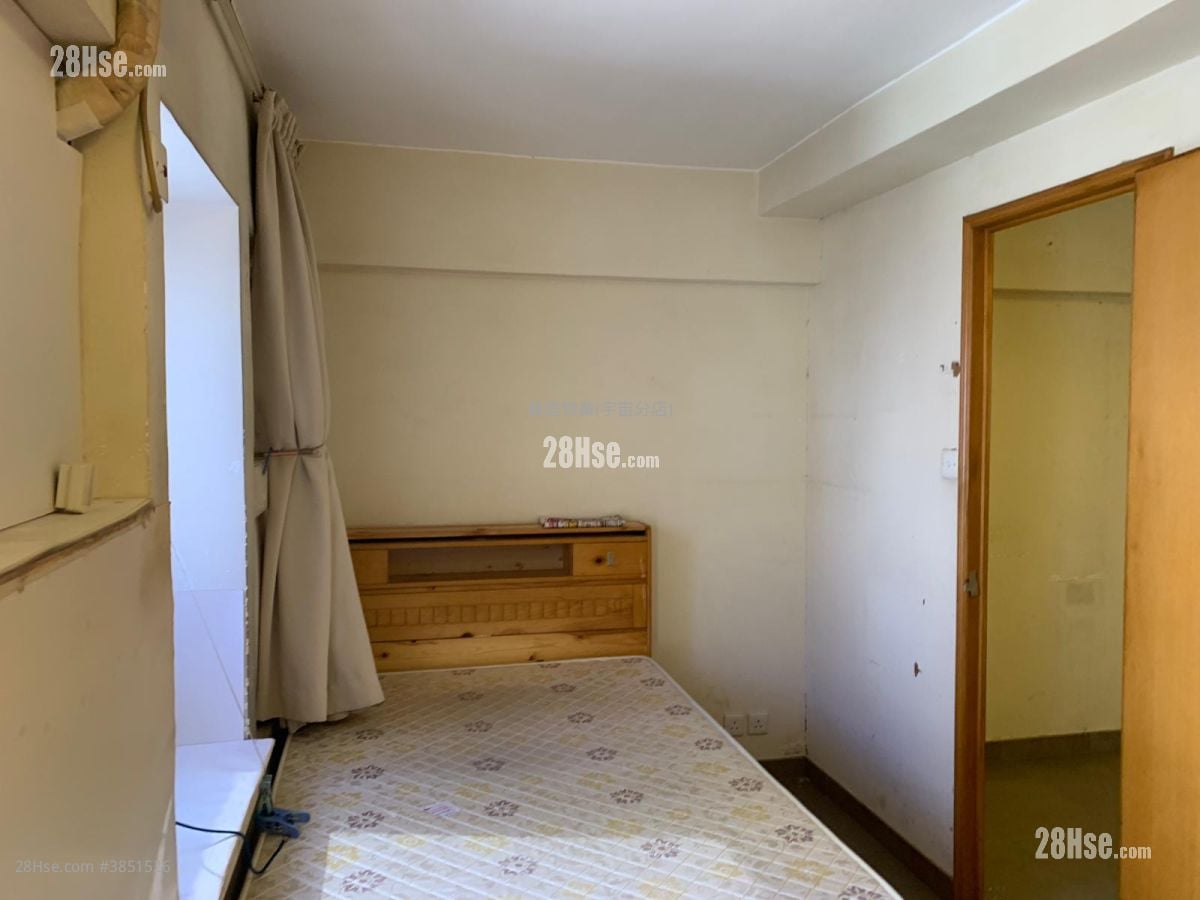 Hand Wai Court Sell 2 Bedrooms , 1 Bathroom 299 ft²