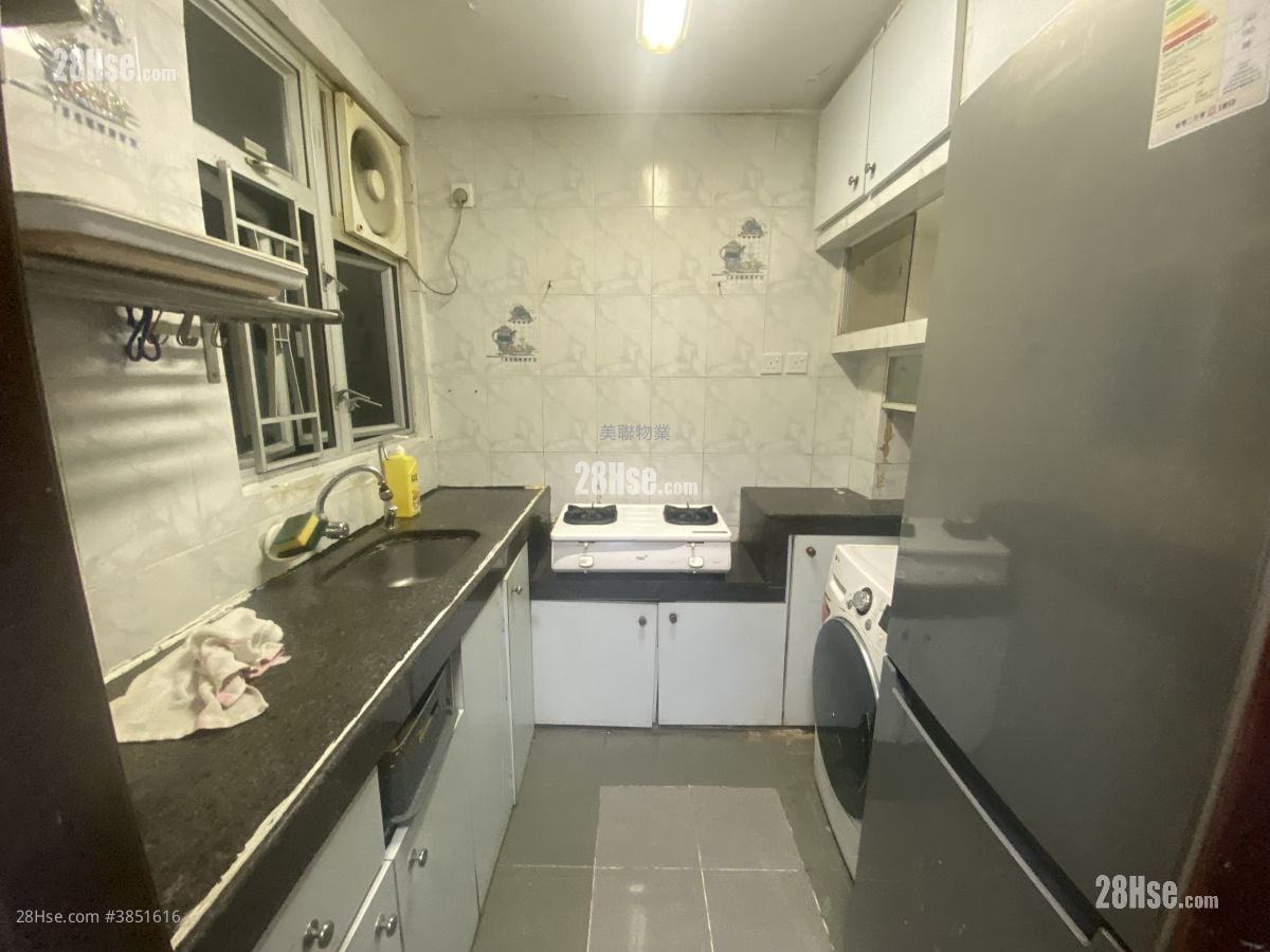 Yue Tin Court Sell 3 Bedrooms 568 ft²